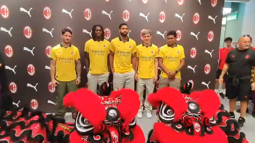 Milan, la terza maglia è gialla! La presentazione a Singapore 1 Milan, la terza maglia è gialla! La presentazione a Singapore