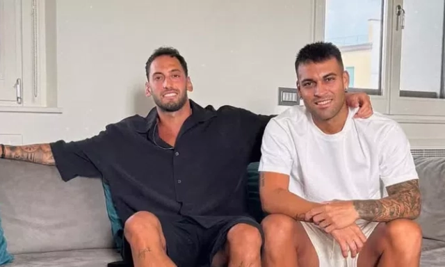 Sorrisi, abbraccio e chiacchierata sul divano: ecco la pace Lautaro-Calhanoglu 1 Sorrisi, abbraccio e chiacchierata sul divano: ecco la pace Lautaro-Calhanoglu