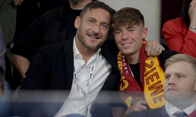 "Poteva fare carriera in B o in C, ma...": Amelia spiega perché Totti jr ha lasciato il calcio 4 "Poteva fare carriera in B o in C, ma...": Amelia spiega perché Totti jr ha lasciato il calcio