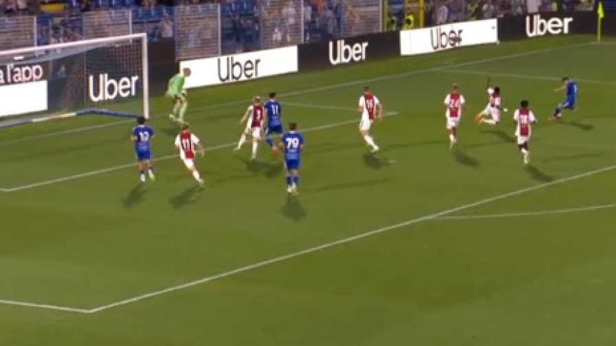 Como, tris all'Ajax! Fabregas alza la coppa 1 Como, tris all'Ajax! Fabregas alza la coppa