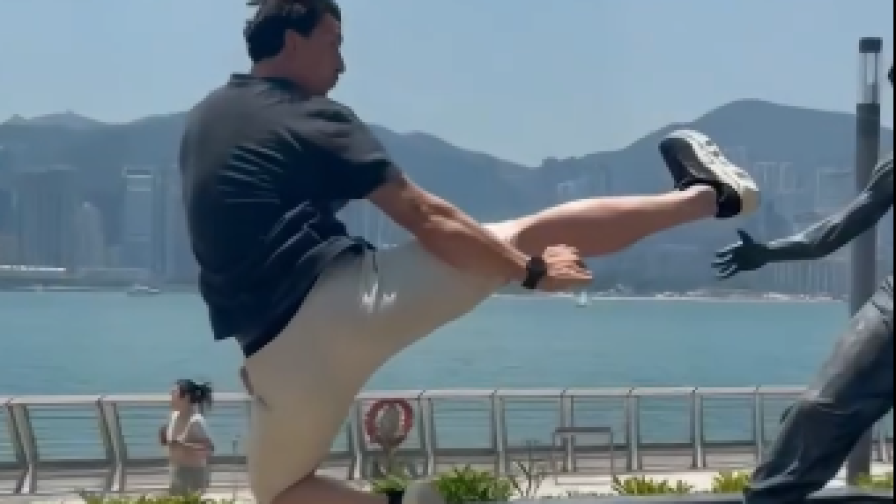 Ibra come Bruce Lee: l'acrobazia diventa virale 1 Ibra come Bruce Lee: l'acrobazia diventa virale