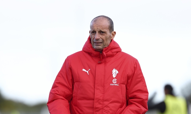 La scelta di Allegri: il Milan con la difesa a tre. Ecco cosa cambia, anche sul mercato 1 La scelta di Allegri: il Milan con la difesa a tre. Ecco cosa cambia, anche sul mercato