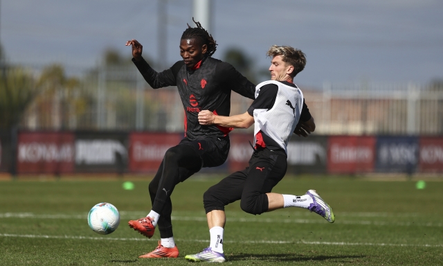 Leao, un calcio al passato: "Con Allegri è cambiato tutto, ora il Milan è una squadra" 3 Leao, un calcio al passato: "Con Allegri è cambiato tutto, ora il Milan è una squadra"