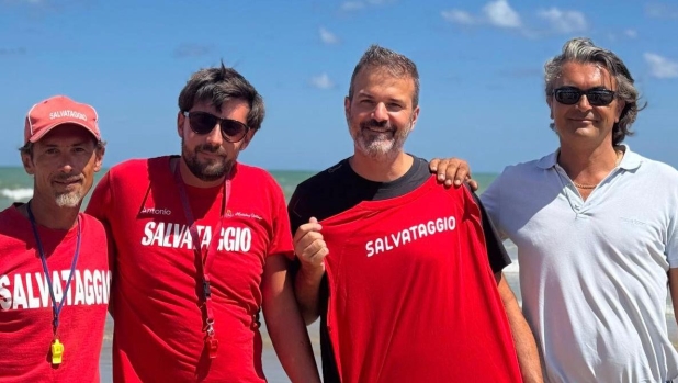 Stramaccioni salva due ragazze che stavano annegando: "Ma non chiamatemi eroe" 2 Stramaccioni salva due ragazze che stavano annegando: "Ma non chiamatemi eroe"