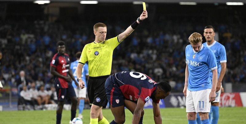 Moviola Napoli-Cagliari, bene Bonacina: corretto il giallo per De Bruyne 1 Moviola Napoli-Cagliari, bene Bonacina: corretto il giallo per De Bruyne