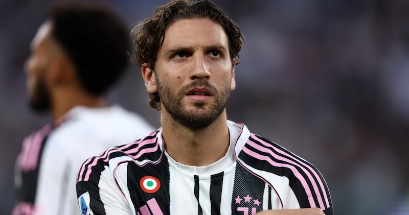 Locatelli, l'attimo di tentazione e l'esempio: perché ha vinto il cuore Juve 1 Locatelli, l'attimo di tentazione e l'esempio: perché ha vinto il cuore Juve