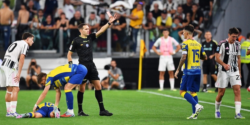 Moviola Juve-Parma, CalVARese: Marcenaro tra fischi e fiscalit&agrave;. Su Cambiaso...