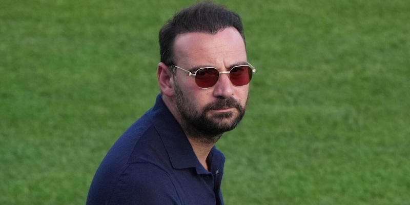Napoli, Manna si infortuna e deve operarsi: dall'ospedale lavora per il mercato 4 Napoli, Manna si infortuna e deve operarsi: dall'ospedale lavora per il mercato