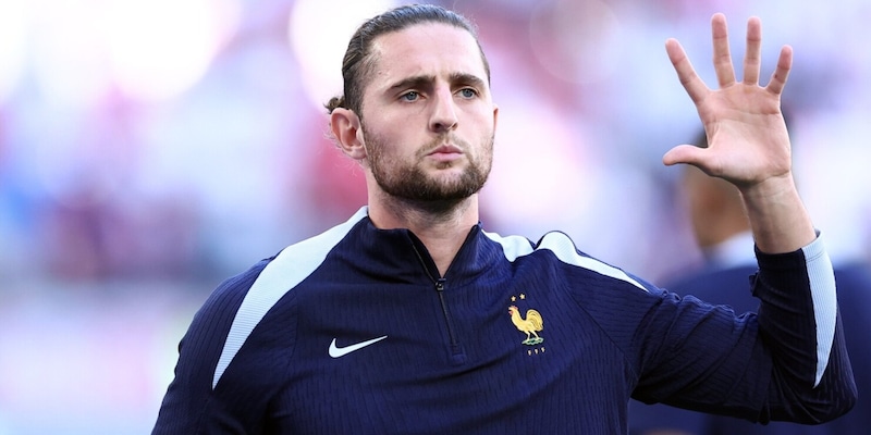 Rabiot-Marsiglia, la furia di mamma Veronique: "Longoria e Benatia bugiardi, le cose stanno così" 1 Rabiot-Marsiglia, la furia di mamma Veronique: "Longoria e Benatia bugiardi, le cose stanno così"