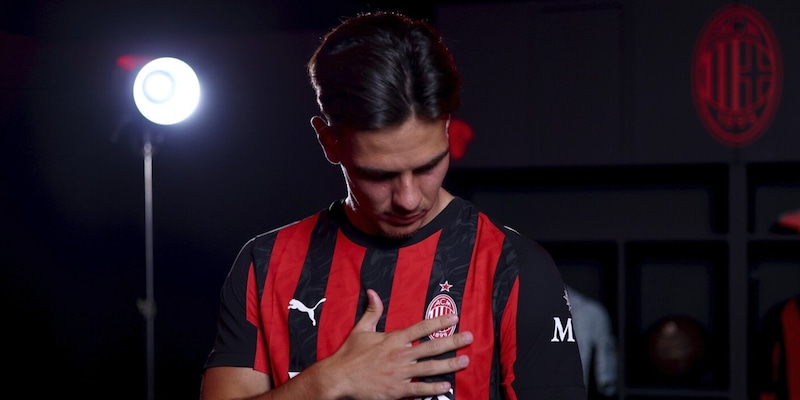 Jashari, c’è già chi ti stronca: “È un altro De Ketelaere, al Milan sarà una riserva” 1 Jashari, c’è già chi ti stronca: “È un altro De Ketelaere, al Milan sarà una riserva”