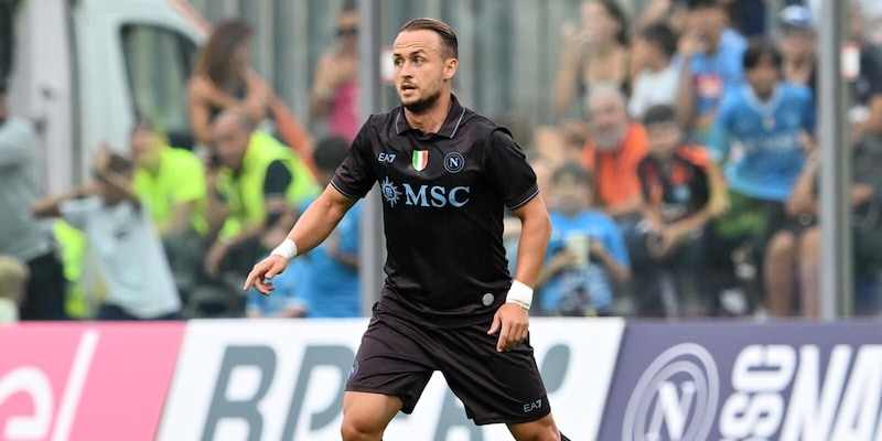 Lobotka: "Napoli, l'obiettivo è ancora lo scudetto. La Champions mi è mancata" 2 Lobotka: "Napoli, l'obiettivo è ancora lo scudetto. La Champions mi è mancata"