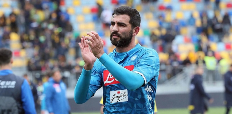 Albiol: "Il Napoli può giocarsela con tutti. Peccato per lo scudetto mancato con Sarri" 2 Albiol: "Il Napoli può giocarsela con tutti. Peccato per lo scudetto mancato con Sarri"