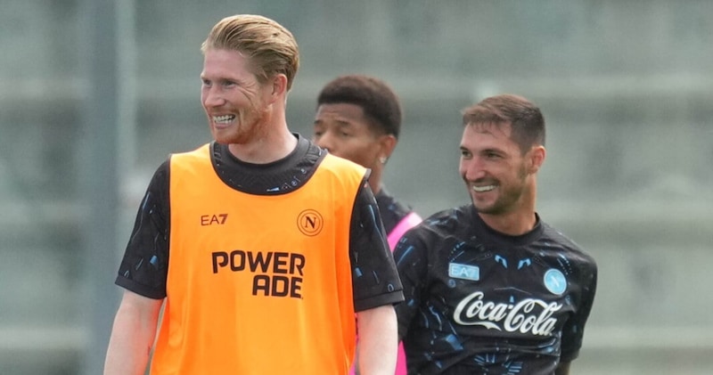 Politano dà la carica: “Possiamo giocarcela con chiunque”. Su De Bruyne e Lucca... 1 Politano dà la carica: “Possiamo giocarcela con chiunque”. Su De Bruyne e Lucca...