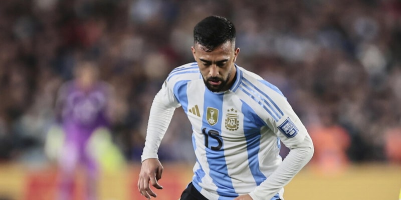 Nico Gonzalez convocato dall'Argentina per le qualificazioni Mondiali. Dybala e Soulé assenti
1 Nico Gonzalez convocato dall'Argentina per le qualificazioni Mondiali. Dybala e Soulé assenti