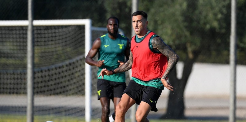 Lazio, il Como si avvicina: a rischio la presenza di Vecino 3 Lazio, il Como si avvicina: a rischio la presenza di Vecino