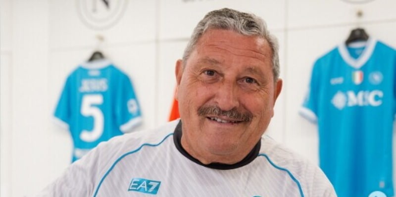 Napoli, lo storico magazziniere Tommaso Starace torna al Maradona: "Non esiste senza di lui" 2 Napoli, lo storico magazziniere Tommaso Starace torna al Maradona: "Non esiste senza di lui"