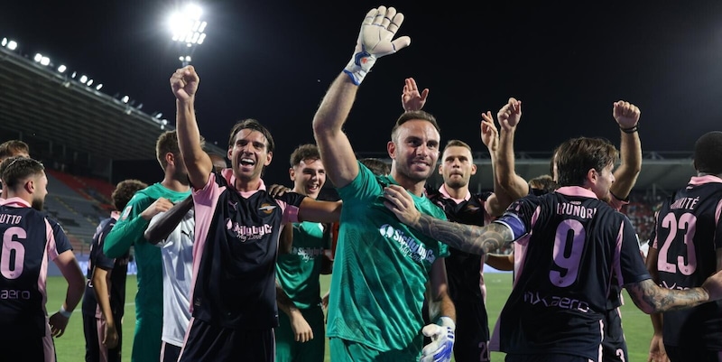 Il 12° uomo del Palermo? Palermo. Quei 28 mila al Barbera per il debutto 4 Il 12° uomo del Palermo? Palermo. Quei 28 mila al Barbera per il debutto