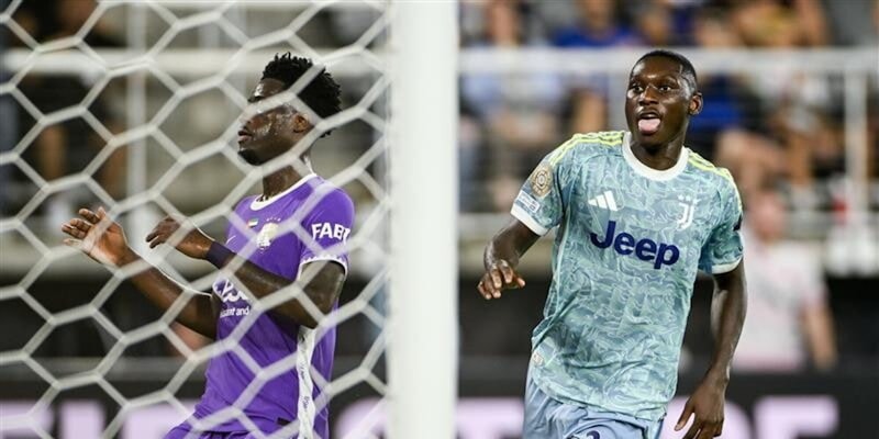 Calciomercato Juve, Kolo Muani col Parma! Le cifre messe sul tavolo da Comolli, Vlahovic o meno 2 Calciomercato Juve, Kolo Muani col Parma! Le cifre messe sul tavolo da Comolli, Vlahovic o meno