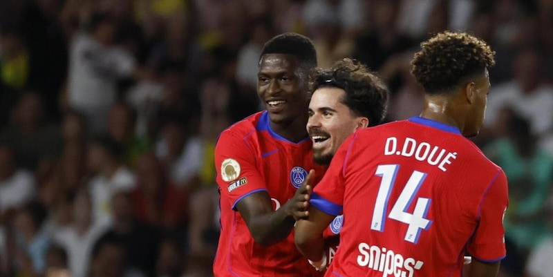 Ligue 1, Vitinha regala tre punti al Psg. E Giroud segna alla prima con il Lille 2 Ligue 1, Vitinha regala tre punti al Psg. E Giroud segna alla prima con il Lille