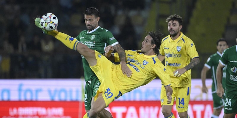 Serie B, Avellino sconfitto a Frosinone. Lo Spezia cade in casa contro la Carrarese 1 Serie B, Avellino sconfitto a Frosinone. Lo Spezia cade in casa contro la Carrarese