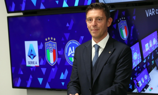 Var spiegata in diretta? Gli arbitri si allenano a parlare ai tifosi: casse da concerto in campo 1 Var spiegata in diretta? Gli arbitri si allenano a parlare ai tifosi: casse da concerto in campo