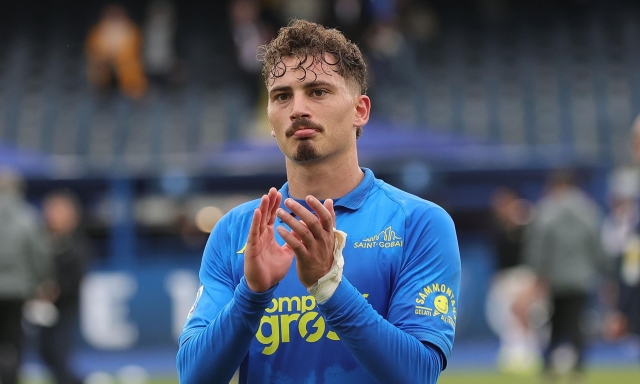 Sebastiano Esposito al fantacalcio: quotazione e statistiche dell'attaccante del Cagliari 1 Sebastiano Esposito al fantacalcio: quotazione e statistiche dell'attaccante del Cagliari