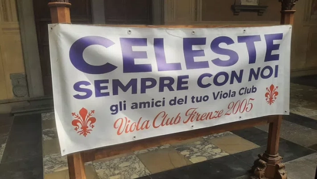 A Firenze i funerali di Celeste Pin, striscioni e applausi all'uscita del feretro 4 A Firenze i funerali di Celeste Pin, striscioni e applausi all'uscita del feretro