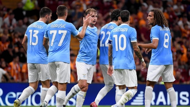 Lazio, rimandato l’esordio della terza maglia con il Burnley 1 Lazio, rimandato l’esordio della terza maglia con il Burnley