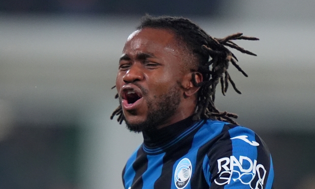 Lookman ha lasciato il Portogallo. È a Londra e continua ad allenarsi da solo. Aspettando l'Inter 4 Lookman ha lasciato il Portogallo. È a Londra e continua ad allenarsi da solo. Aspettando l'Inter