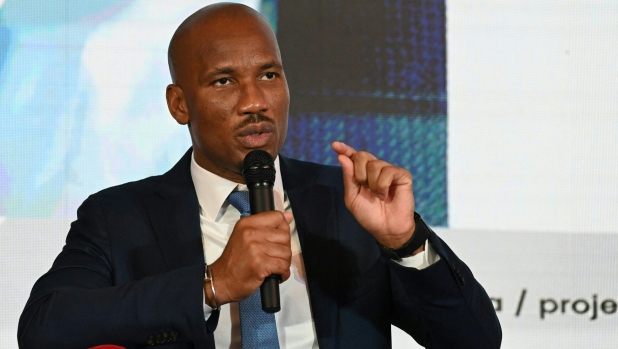 Drogba consegna una petizione della Caf all'Atalanta: "Processo equo per la cessione di Lookman" 2 Drogba consegna una petizione della Caf all'Atalanta: "Processo equo per la cessione di Lookman"