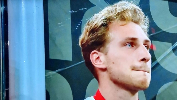 San Siro ricorda il piccolo Elliot Charles: un minuto di silenzio per il figlio di Verreth 4 San Siro ricorda il piccolo Elliot Charles: un minuto di silenzio per il figlio di Verreth