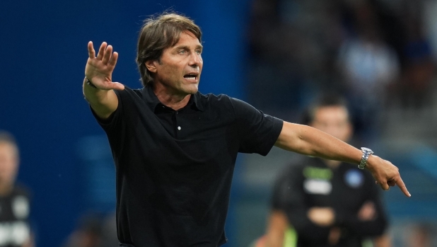 Conte attende il Cagliari: "'Scurdàmmoce 'o passato'! Napoli, dimentica lo scudetto" 1 Conte attende il Cagliari: "'Scurdàmmoce 'o passato'! Napoli, dimentica lo scudetto"
