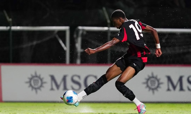 Preso 8 giorni fa per Milan Futuro, ora è a Lecce coi grandi: Balentien ha già stregato Allegri 1 Preso 8 giorni fa per Milan Futuro, ora è a Lecce coi grandi: Balentien ha già stregato Allegri