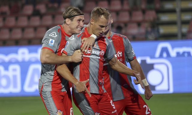 Gioia Cremonese: batte al 93' il Sassuolo 3-2 e vola in testa a punteggio pieno. Aspettando Vardy 4 Gioia Cremonese: batte al 93' il Sassuolo 3-2 e vola in testa a punteggio pieno. Aspettando Vardy