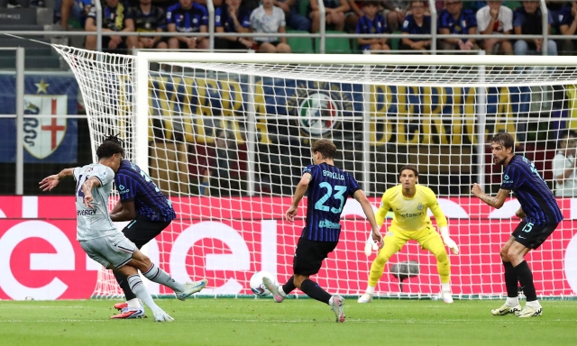 Dumfries illude, ma Davis e Atta castigano l'Inter: impresa Udinese, prima sconfitta per Chivu