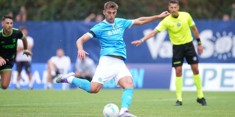 Napoli, Lucca corre e impara da De Bruyne: come Conte lo gestirà insieme a Hojlund 3 Napoli, Lucca corre e impara da De Bruyne: come Conte lo gestirà insieme a Hojlund