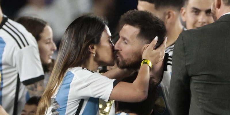 La moglie di Messi e il commovente messaggio dopo le lacrime del marito: "Che fortuna..." 2 La moglie di Messi e il commovente messaggio dopo le lacrime del marito: "Che fortuna..."