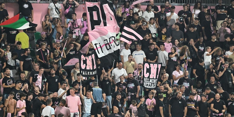 Palermo-Bari, la notte magica del Barbera sognando la Serie A 3 Palermo-Bari, la notte magica del Barbera sognando la Serie A