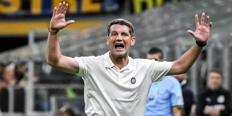 Un tifoso riprende Lautaro, Chivu impazzisce: "Rispettateci, qui si lavora". E il riferimento a Milanello....