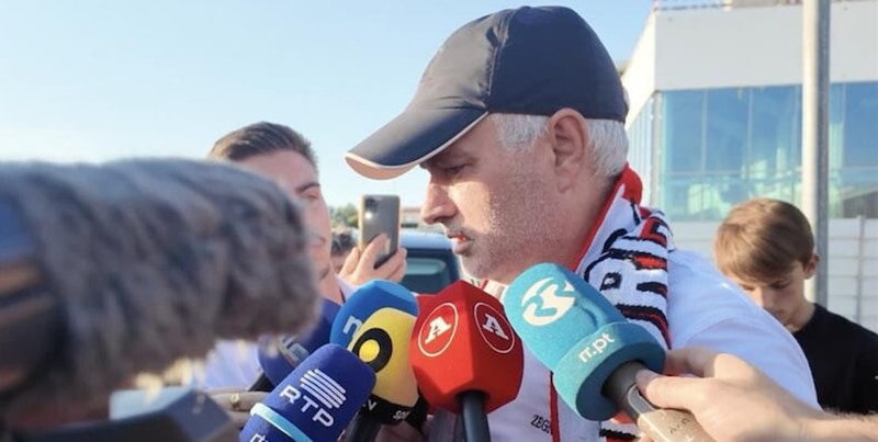 Mourinho sbarca a Lisbona per la firma con il Benfica: "Non ci ho pensato due volte" 2 Mourinho sbarca a Lisbona per la firma con il Benfica: "Non ci ho pensato due volte"