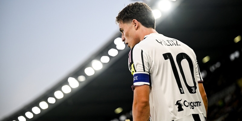 Yildiz, 10 e capitano della Juve a vent'anni: a Verona un'immagine che fa la storia 1 Yildiz, 10 e capitano della Juve a vent'anni: a Verona un'immagine che fa la storia