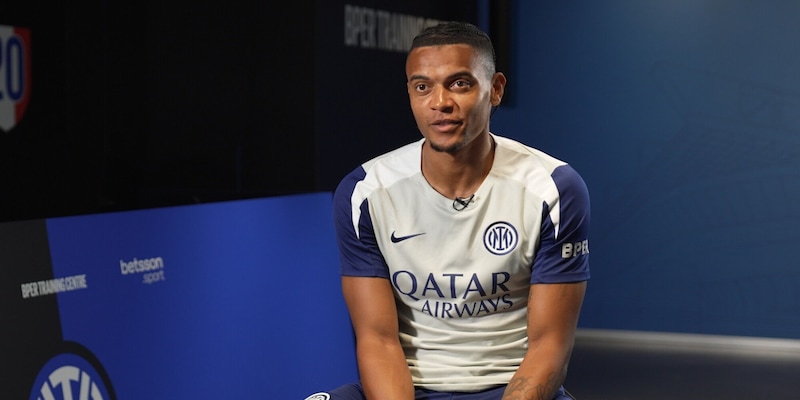 Inter, Akanji si confessa: "Avevo la maglia di Vieri". Ma tra i suoi idoli c'è un ex del Milan 1 Inter, Akanji si confessa: "Avevo la maglia di Vieri". Ma tra i suoi idoli c'è un ex del Milan