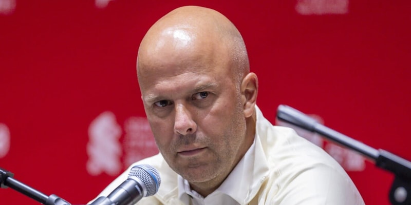 Slot e l'annuncio sull'infortunio di Leoni: "Fuori un anno". Poi la novità su Chiesa 1 Slot e l'annuncio sull'infortunio di Leoni: "Fuori un anno". Poi la novità su Chiesa