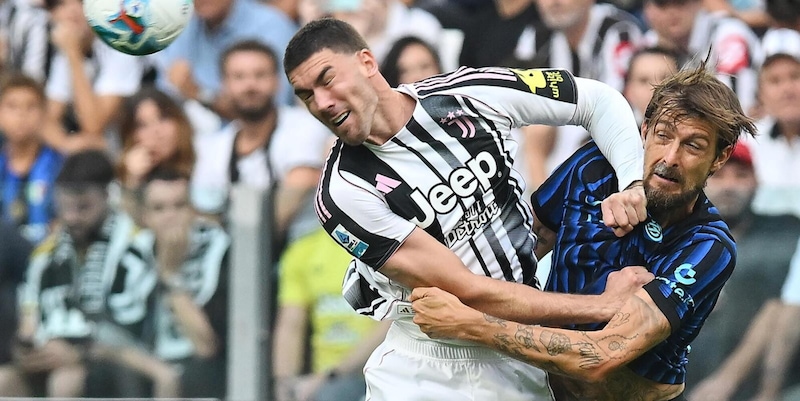 Zazzaroni: Chi attacca Chivu ha visto un'altra partita 3 Zazzaroni: Chi attacca Chivu ha visto un'altra partita