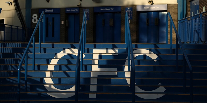 Chelsea sotto inchiesta: 74 capi d&rsquo;accusa per presunte violazioni. La risposta del club