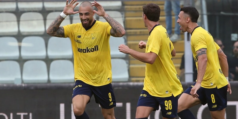 Modena e Frosinone ok, Pescara si salva nel finale e rallenta il Venezia: pari Juve Stabia