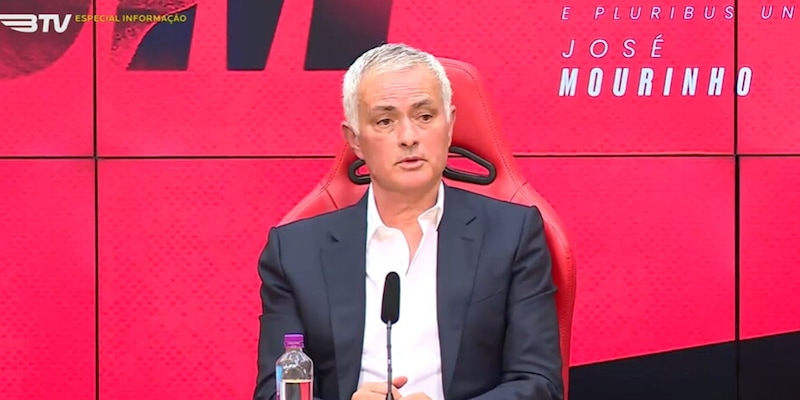 Benfica, Mourinho si presenta: "Fenerbahce? Un errore. Qui torno al mio livello" 3 Benfica, Mourinho si presenta: "Fenerbahce? Un errore. Qui torno al mio livello"