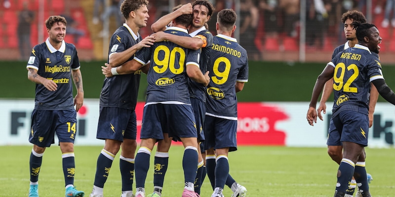 Cesena-Palermo pari, il Frosinone ne approfitta: manita e vetta. Primo punto Samp 1 Cesena-Palermo pari, il Frosinone ne approfitta: manita e vetta. Primo punto Samp