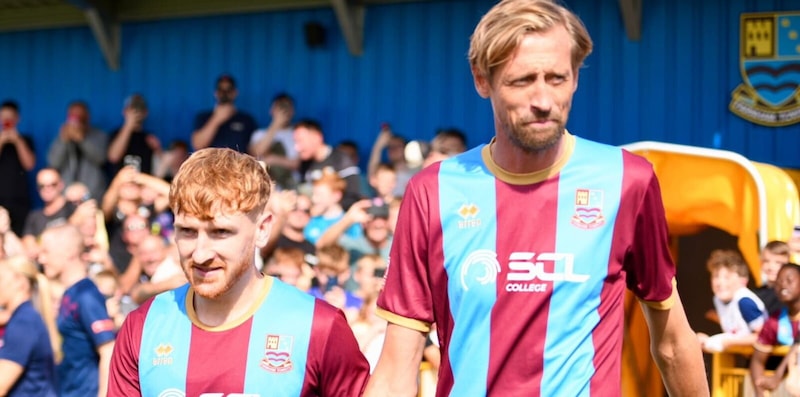 Peter Crouch mascotte del Farnham Town: c’entra il fantacalcio®, il motivo 4 Peter Crouch mascotte del Farnham Town: c’entra il fantacalcio®, il motivo