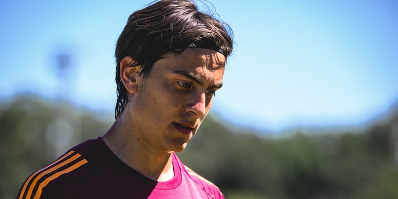 Lazio-Roma, scontro sull'orario del derby. Sarri e Gasperini, la conta degli assenti